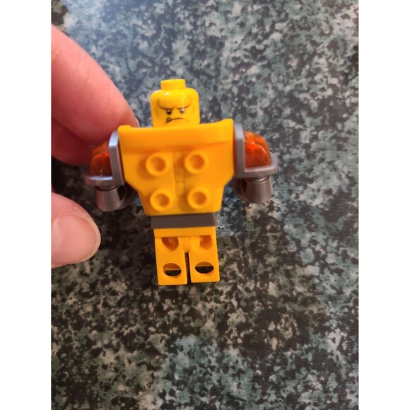 Lego Nexo Knights Minifigures and Shield Lot - Harpy, Ultimate Axl - Picture 9 of 12